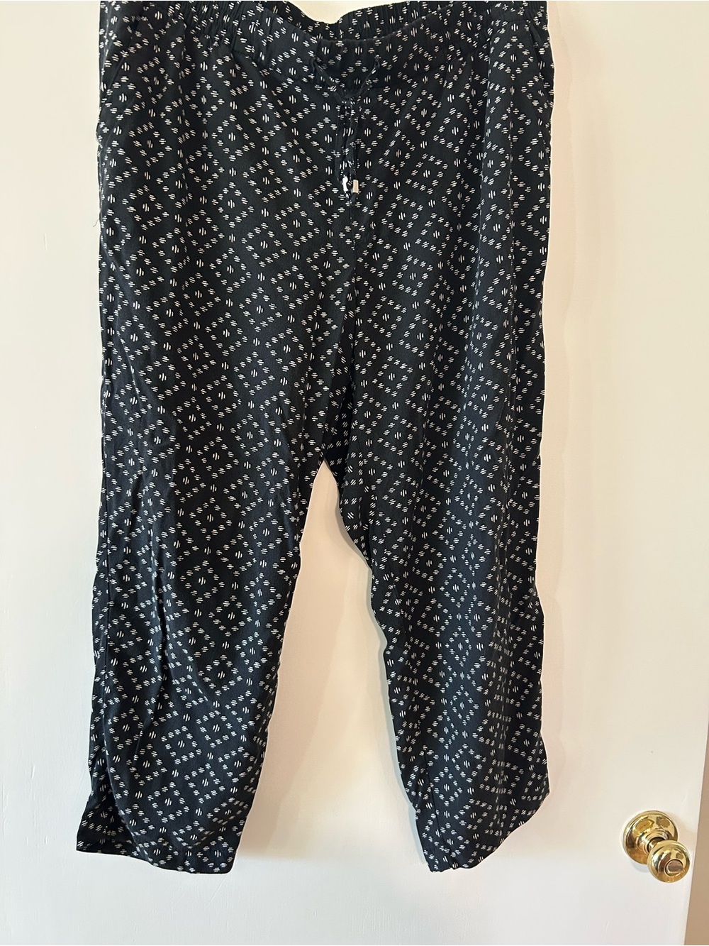 Elastic waist tapered black and white old navy pants size L